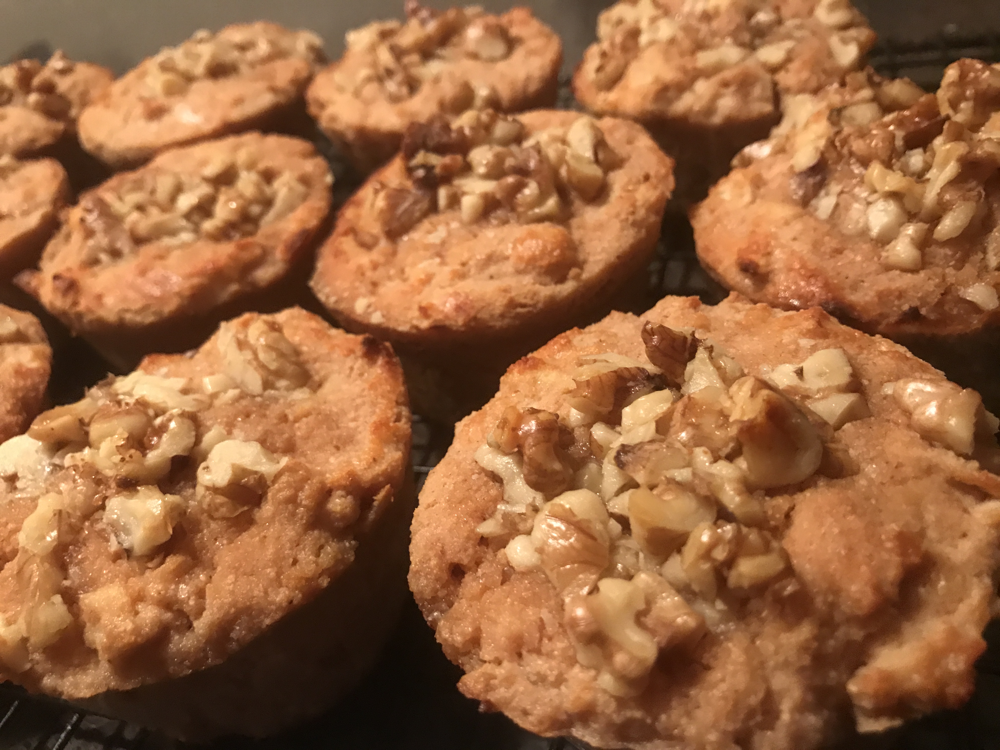 Apple Cinnamon Muffins with Walnut Crumble